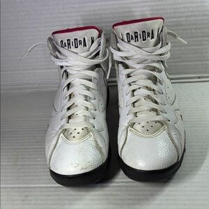 White and red sneaker JORDAN SKU CU9307-106 USED ( not box)